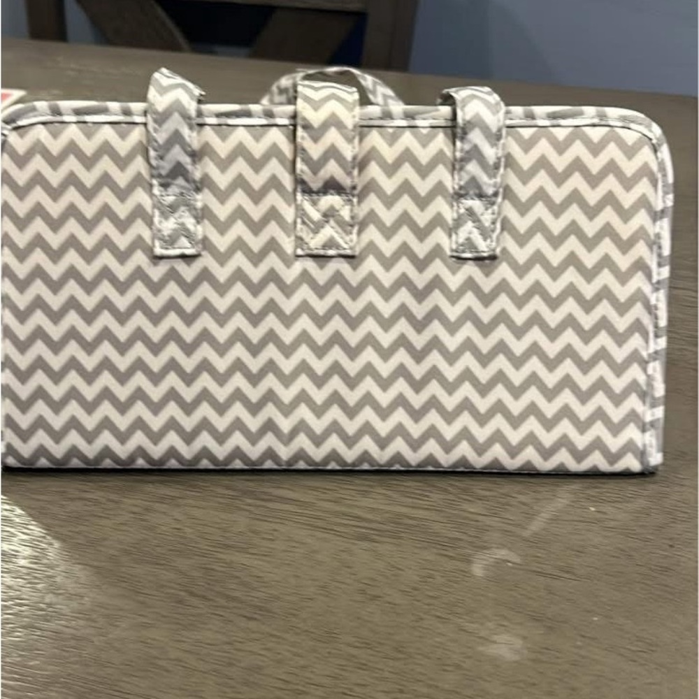 Gray Chevron Pattern ribbon holder.